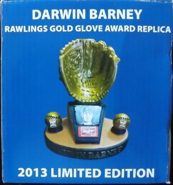 2013 DARWIN BARNEY LE RAWLINGS GOLD GLOVE AWARD REPLICA CUBS NIB