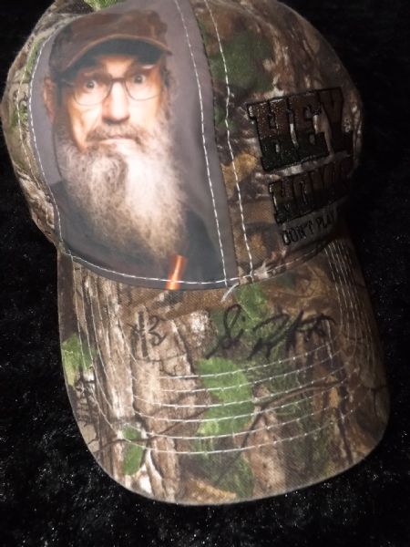 SI ROBERTSON SIGNED DUCK DYNASTY HAT