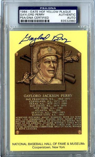 GAYLORD PERRY SIGNED YELLOW PLAQUE HOF PSA/DNA