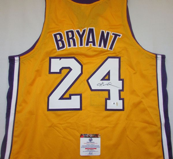 KOBE BRYANT SIGNED L.A. LAKERS JERSEY