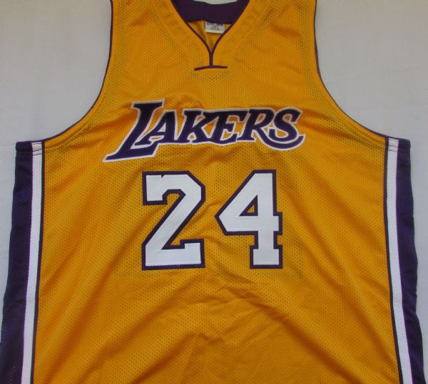KOBE BRYANT SIGNED L.A. LAKERS JERSEY