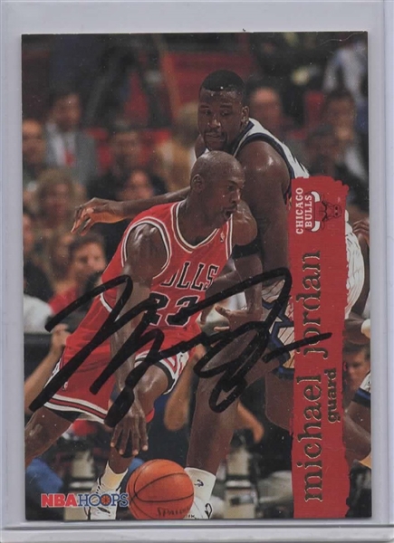 1995-96 NBA HOOPS #21 MICHAEL JORDAN SIGNED CARD!